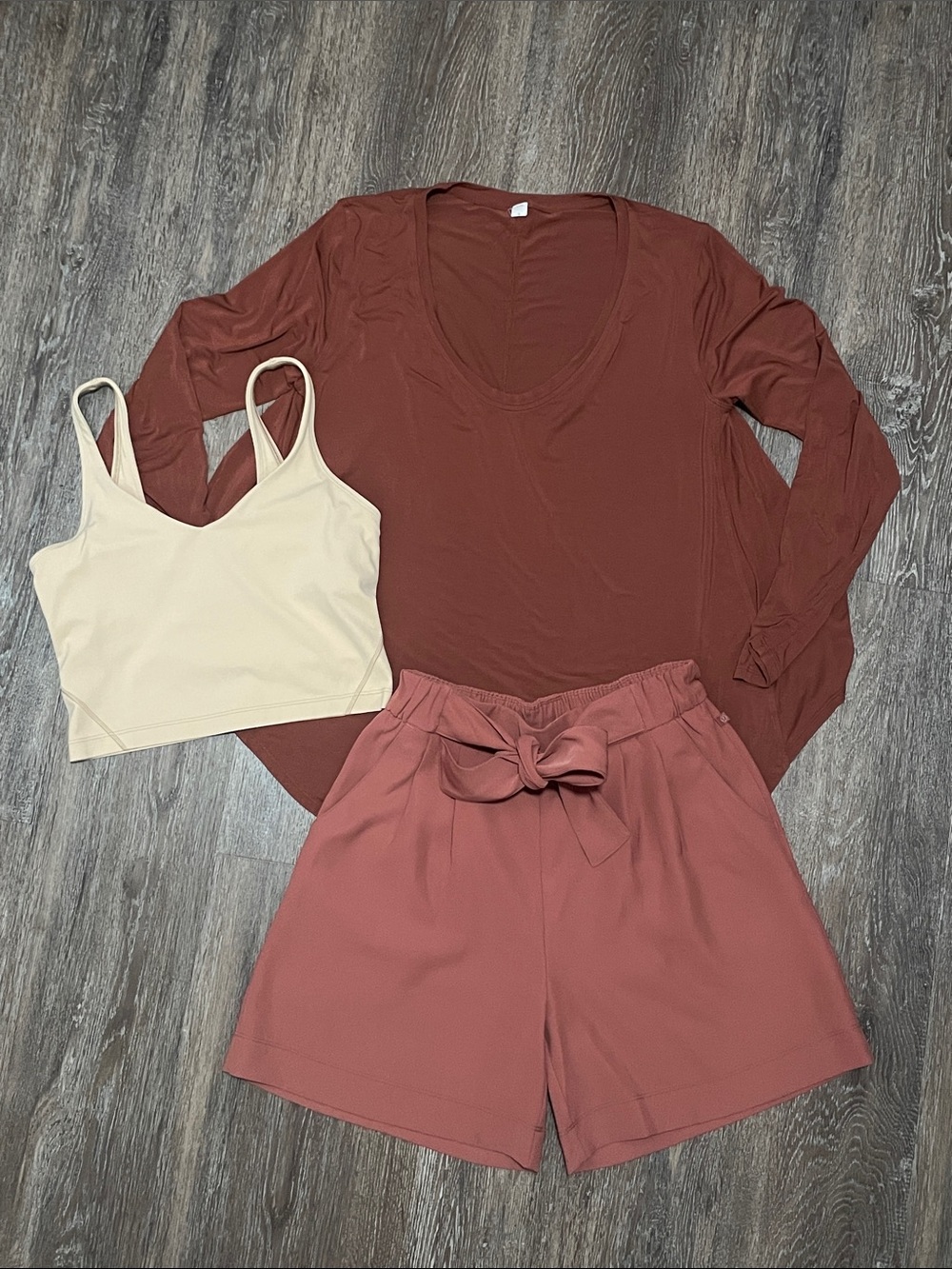 EUC Lululemon Earth Tone Bundle. Size 6